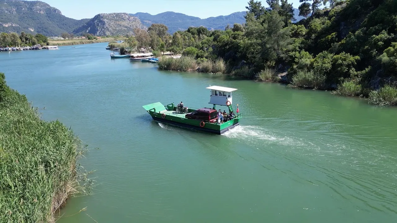 MUĞLA’DA 1,5 SAATLİK YOL FERİBOTLA DAKİKALARA İNDİ: KÖYCEĞİZ İLE ORTACA ARASINDAKİ ULAŞIM KOLAYLAŞTI