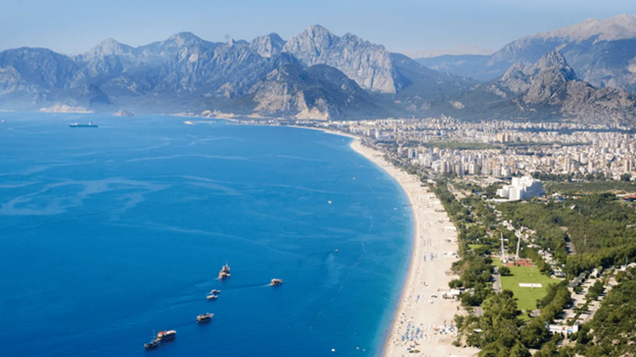 ANTALYA ÜLKENİN EN SICAK YERİ OLDU