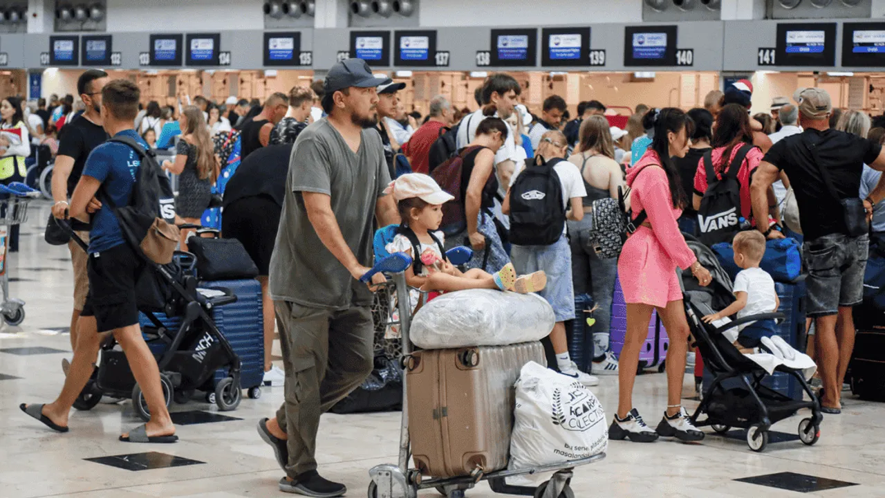 ANTALYA HAVALİMANI'NDA 'KASIM' TRAFİĞİ: 1,7 MİLYON YOLCU