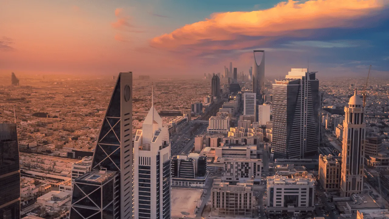 RİYAD’DA YÜKSEK GELİRLİ YABANCILARA KISITLI ALKOL ERİŞİMİ