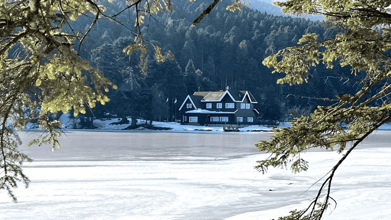 BOLU’DA DOĞA TURİZMİ HAREKETLİLİĞİ: GÖLCÜK’TE KIŞ MANZARASI