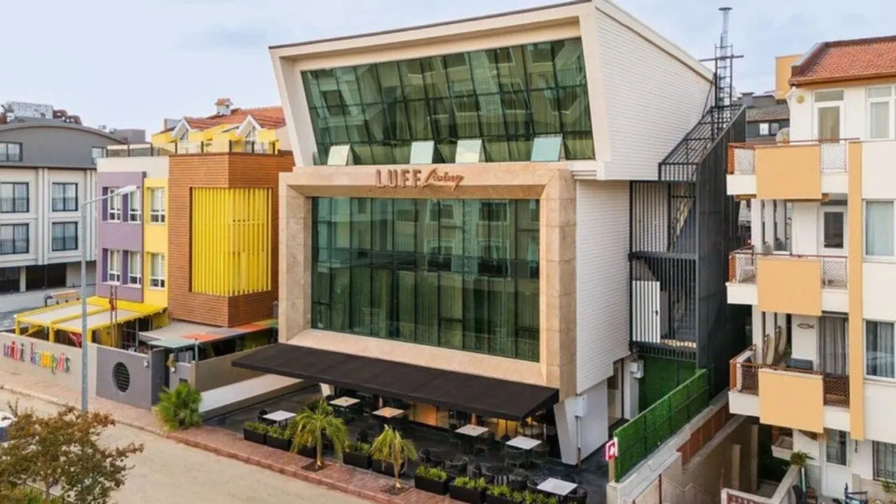 LUFF LIVING HOTEL SAHİBİ ERDEM AYAZ: “STANDART BİR KONAKLAMA HİZMETİ VERMEKTEN ÇOK, BİR ATMOSFER SUNMAK İSTİYORUZ”