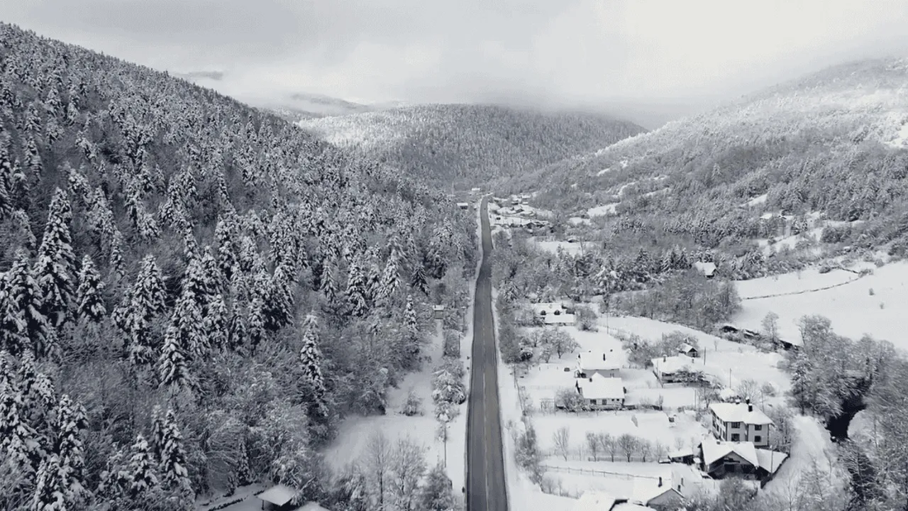ABANT'TA KIŞ GÜZELLİĞİ HAVADAN GÖRÜNTÜLENDİ