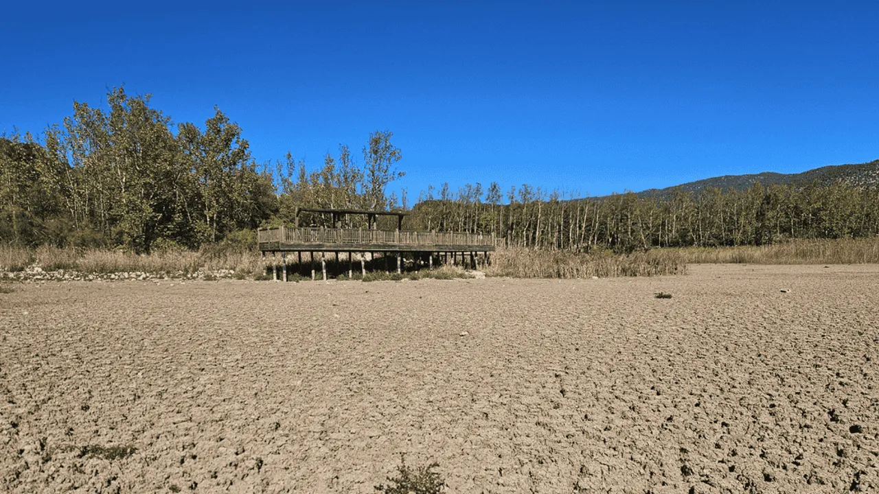 KOVADA GÖLÜ'NÜN 'MİLLİ PARK' ÖZELLİĞİ TEHLİKEDE
