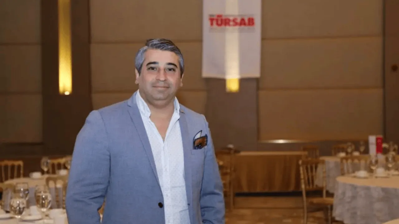 CEMAL BENLİ: KARADAĞ’DA VİZESİZ SEYAHAT BALKAN TURLARINA TALEBİ ARTIRACAK