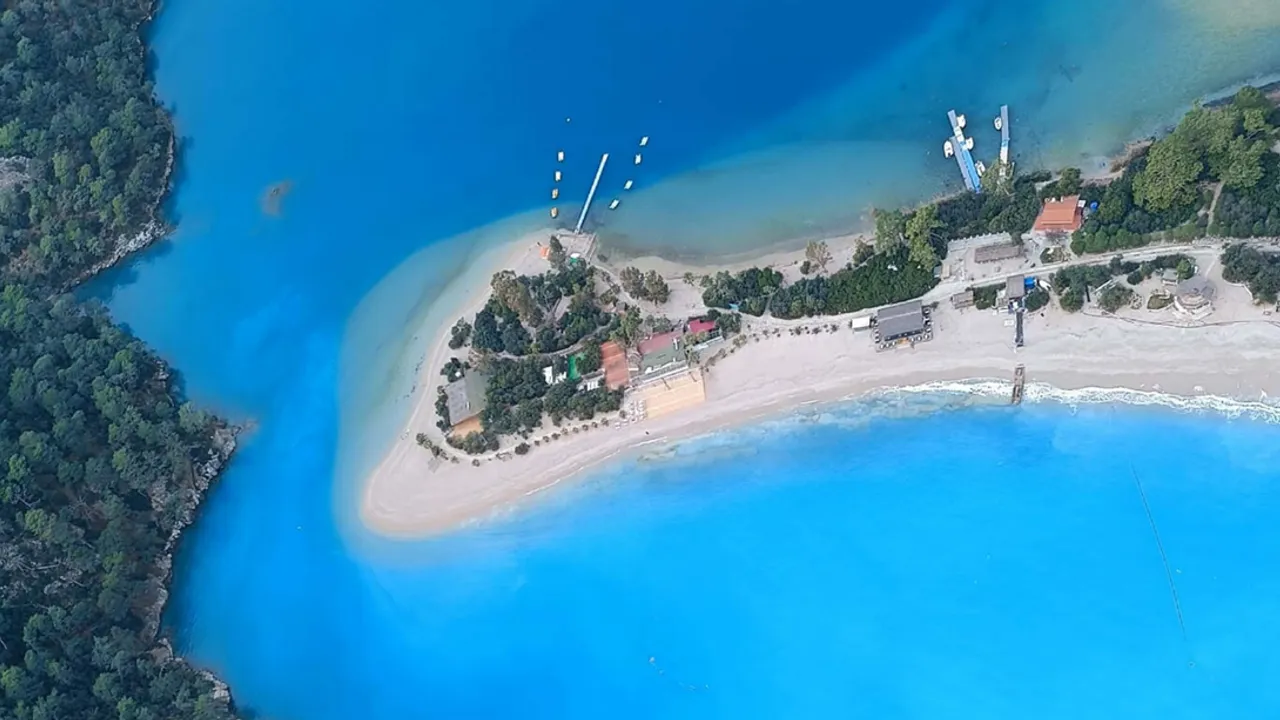 ÖLÜDENİZ’DE SAĞANAK SONRASI TURKUAZ MANZARA