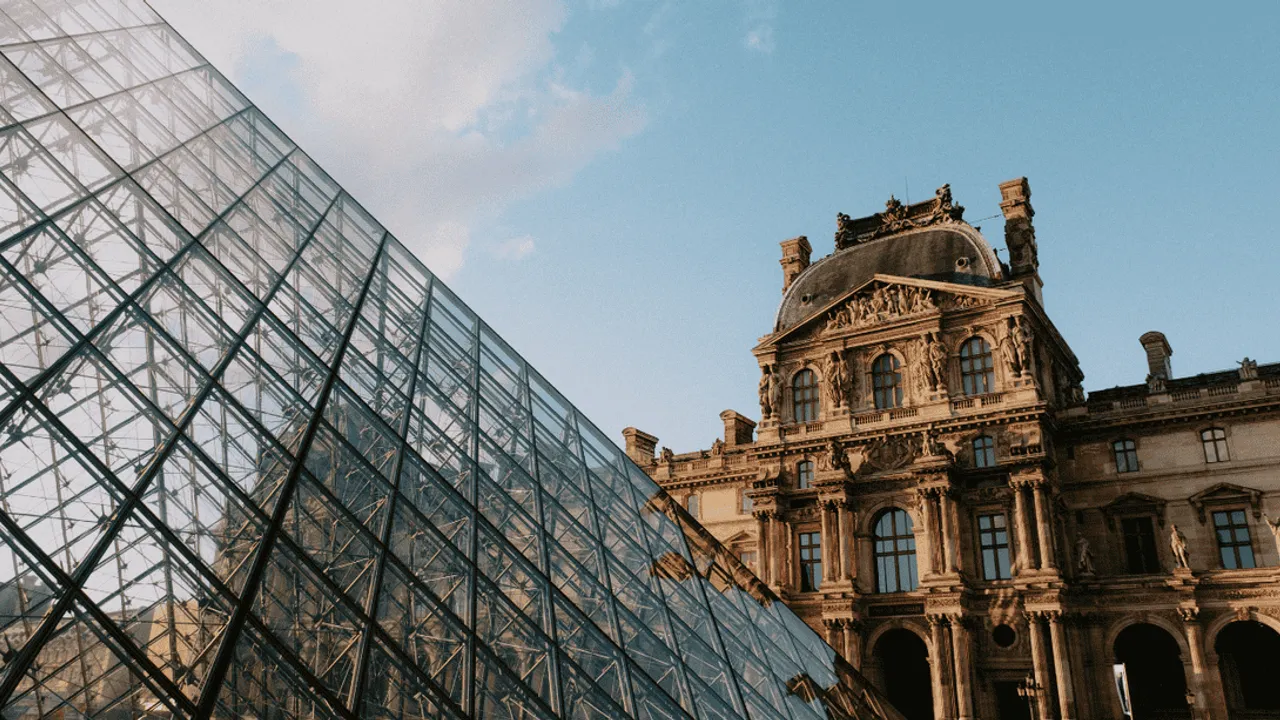 LOUVRE MÜZESİ’NDE SU SIZINTISI: 400 NADİR KİTAP HASAR GÖRDÜ