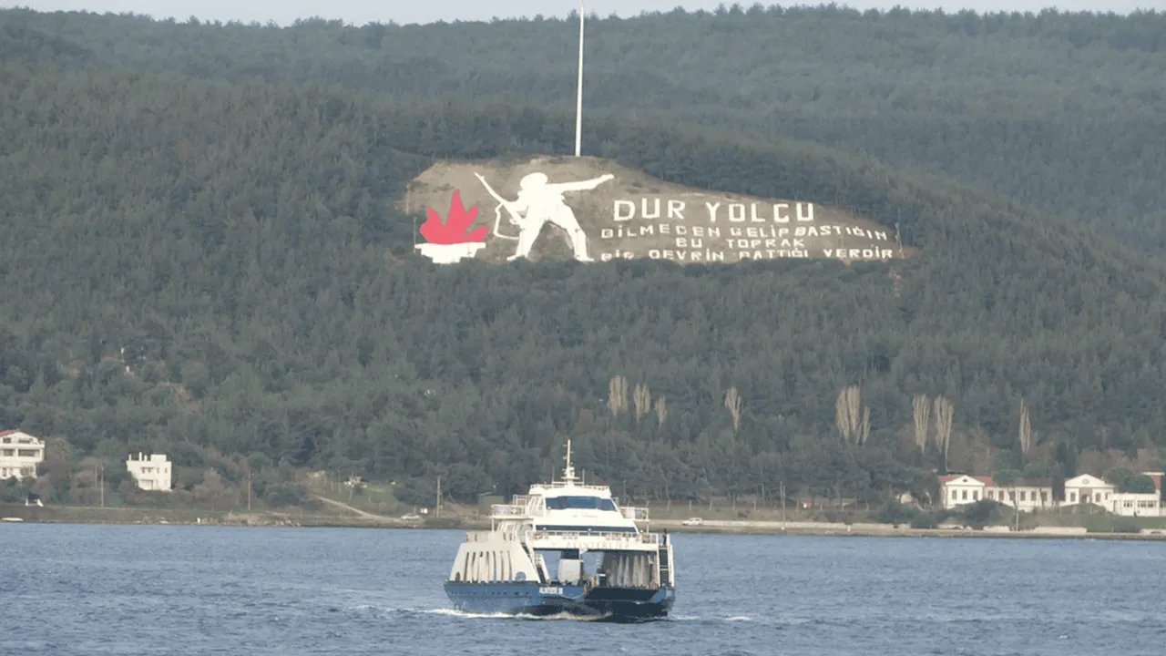 BOZCAADA VE GÖKÇEADA FERİBOT SEFERLERİNE 'FIRTINA' ENGELİ