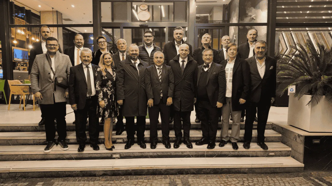 EGELİ VE BOSNA HERSEKLİ TURİZMCİLER İZMİR’DE BULUŞTU