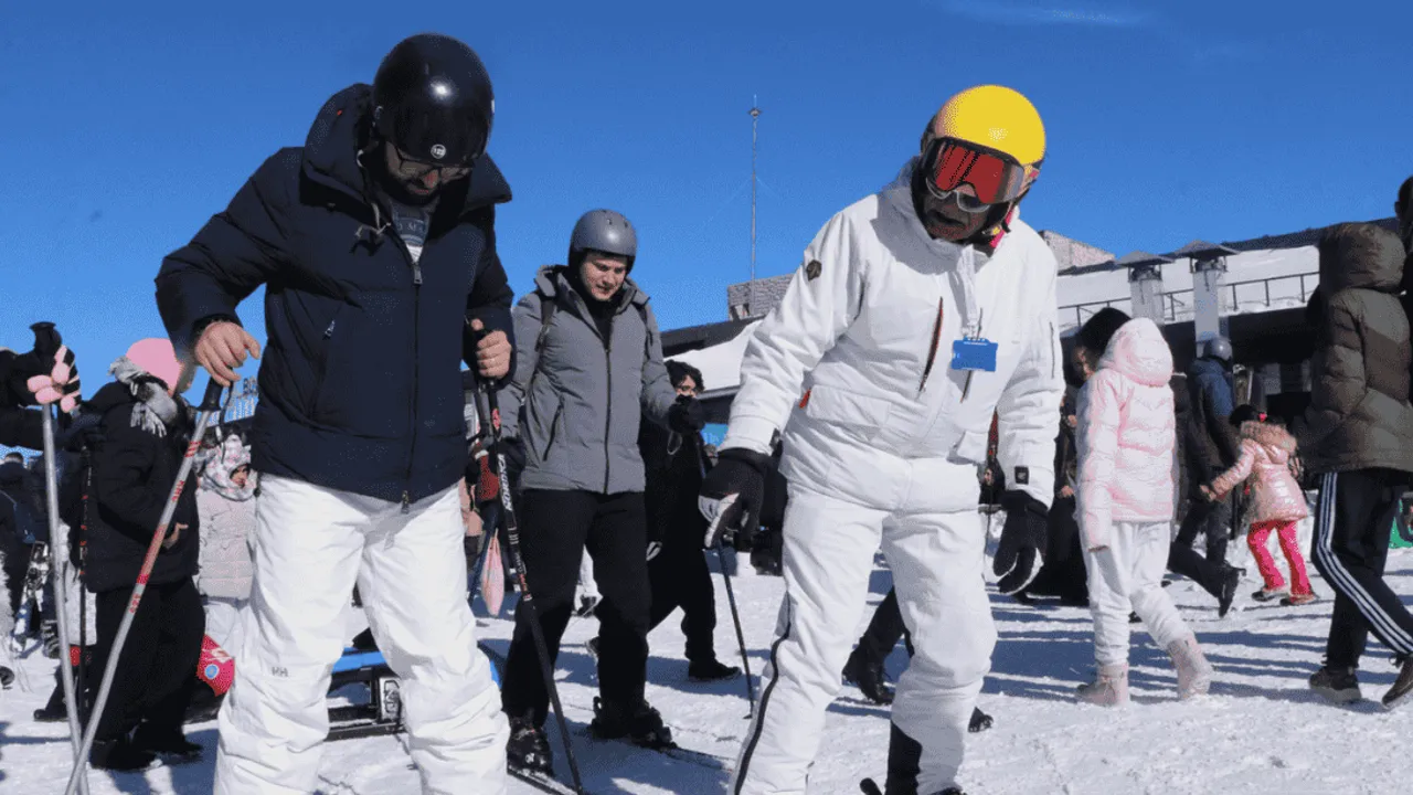 ERCİYES’İN EFSANE HOCASI: 40 YILDIR KAYAK ÖĞRETİYOR