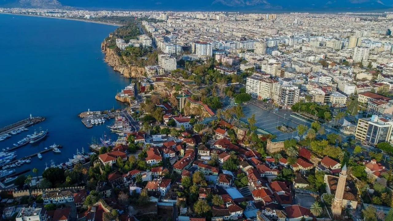 ANTALYA’NIN NÜFUSU 2 MİLYON 722 BİN OLDU