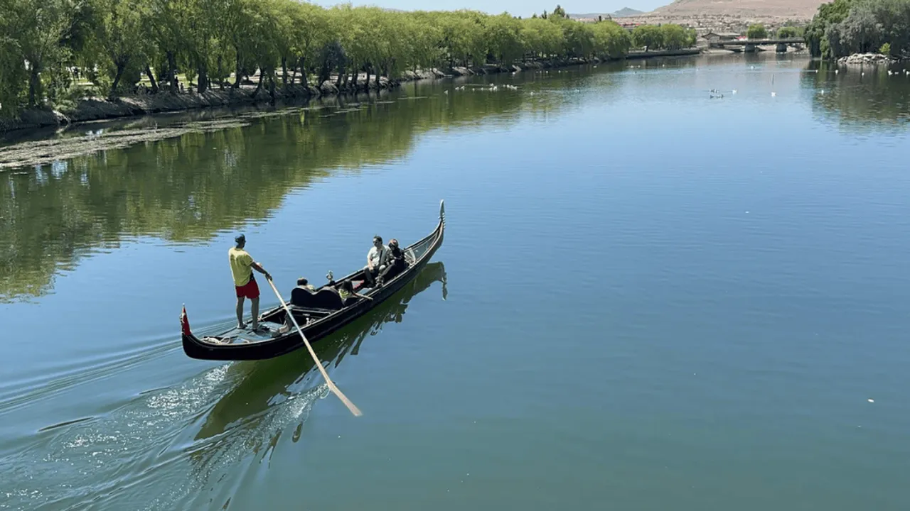 KAPADOKYA'DA VENEDİK ESİNTİSİ: AVANOS'UN GONDOL TURLARI