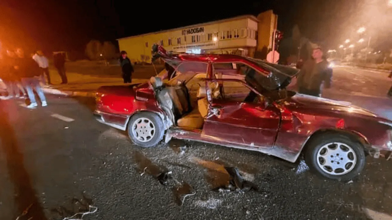 NEVŞEHİR’DE TUR OTOBÜSÜ İLE OTOMOBİL ÇARPIŞTI: 2 ÖLÜ, 3 YARALI