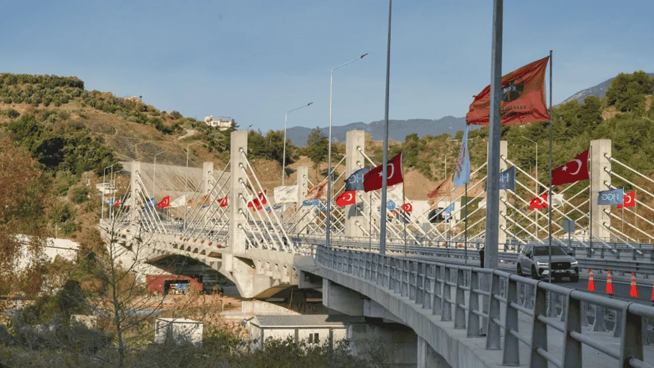 BAKAN ERSOY: TURİZMDE BİZİ RAKİPLERİMİZİN ÖNÜNE GEÇİRECEK TEMEL UNSUR ULAŞIMDIR