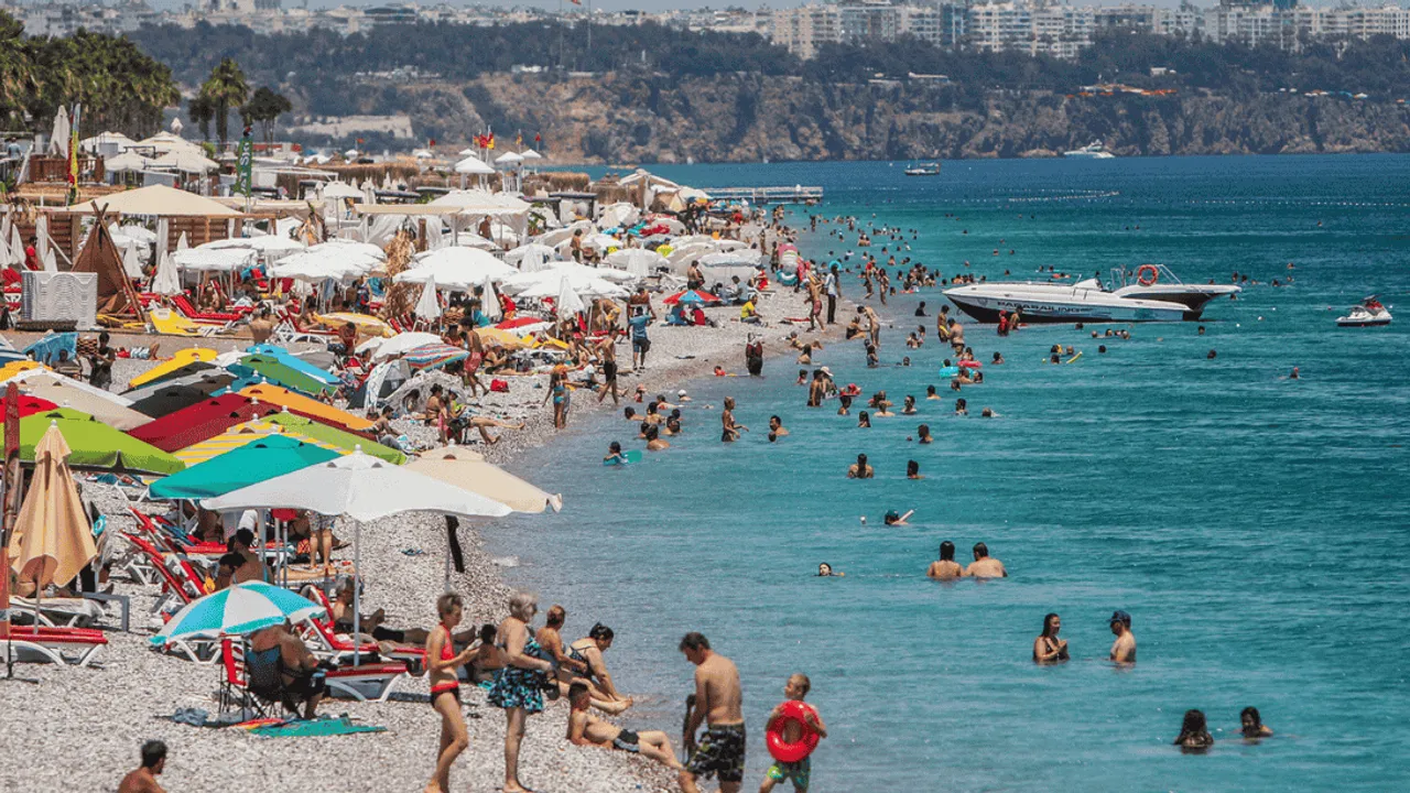 RUSLAR 'SICAK', ALMANLAR 'SERİN' HAVADA ANTALYA'YA GELİYOR