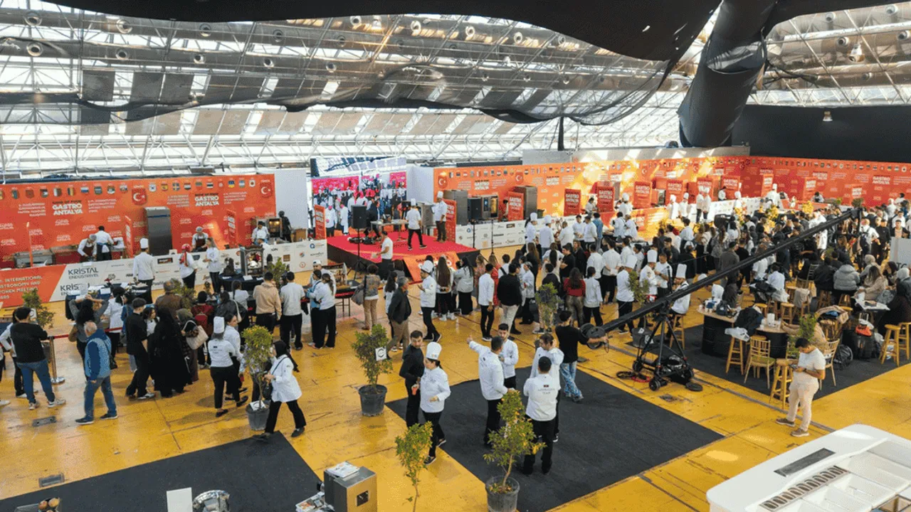  GASTRO ANTALYA 42 ÜLKEDEN DÜNYA ŞEFLERİNİ BULUŞTURDU 