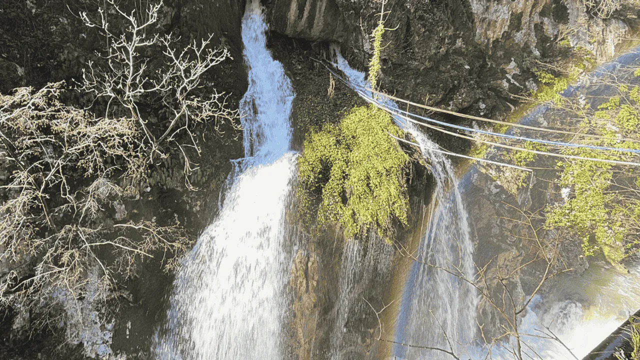 'AŞK ACISINI DİNDİREN ŞELALE’DE DOĞA SÜRPRİZİ: İKİNCİ ŞELALE GÖRÜNTÜLENDİ