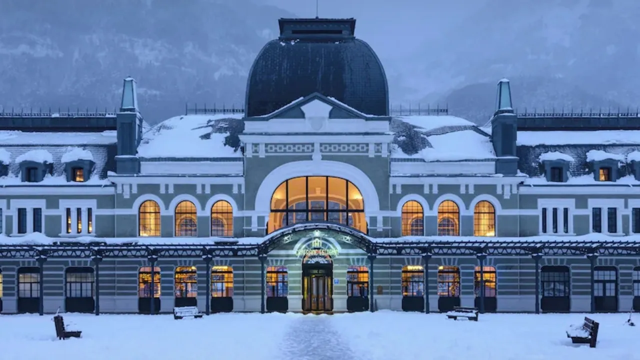 CANFRANC: TERK EDİLMİŞ HAYALET GARDAN LÜKS OTELE