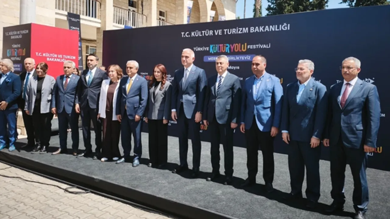 BAKAN ERSOY, MERSİN KÜLTÜR YOLU FESTİVALİ'NİN AÇILIŞ TÖRENİNE KATILDI