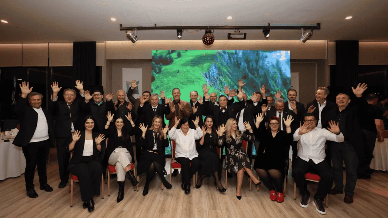 EGELİ VE BOSNA HERSEKLİ TURİZMCİLER İZMİR’DE BULUŞTU