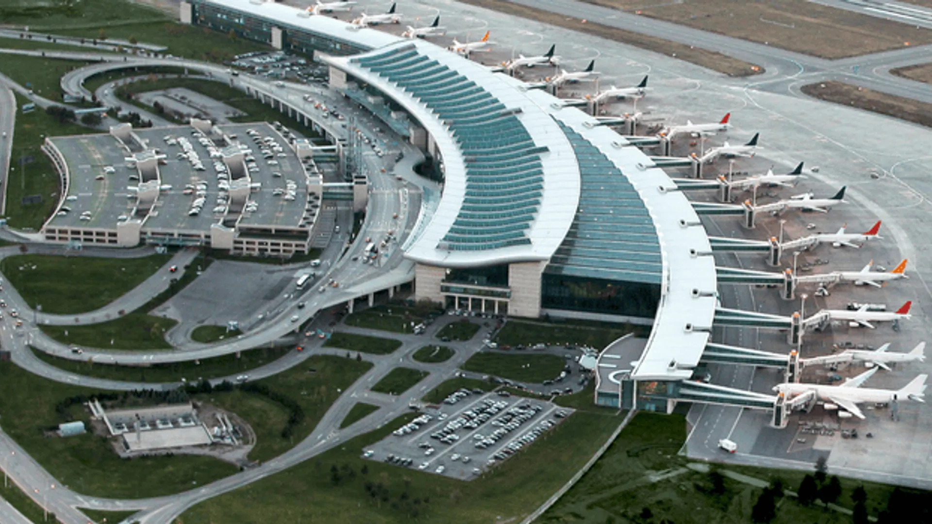 TAV HAVALİMANLARI’NDAN ALTI AYDA 824 MİLYON AVRO CİRO