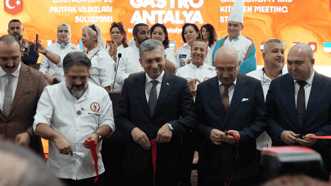  GASTRO ANTALYA 42 ÜLKEDEN DÜNYA ŞEFLERİNİ BULUŞTURDU 