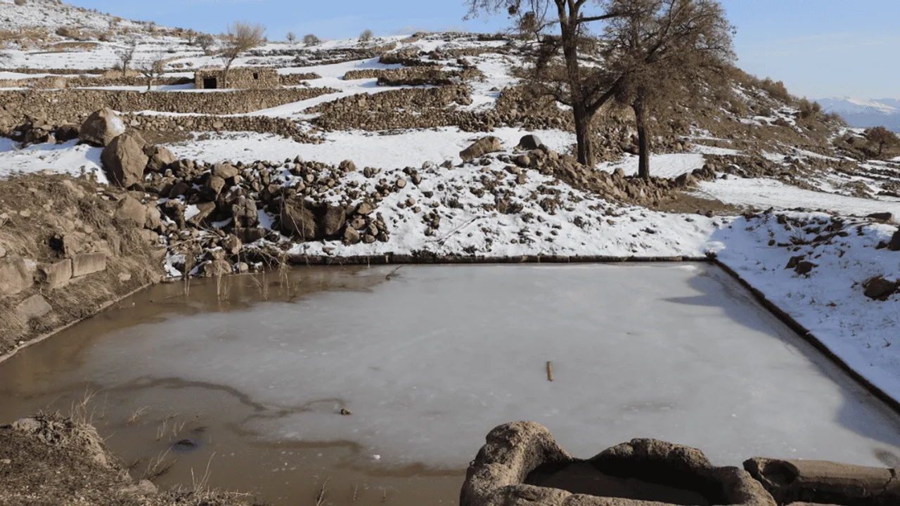 DEFİNECİLER BİN YILLIK ROMA HAVUZUNU TALAN ETTİ