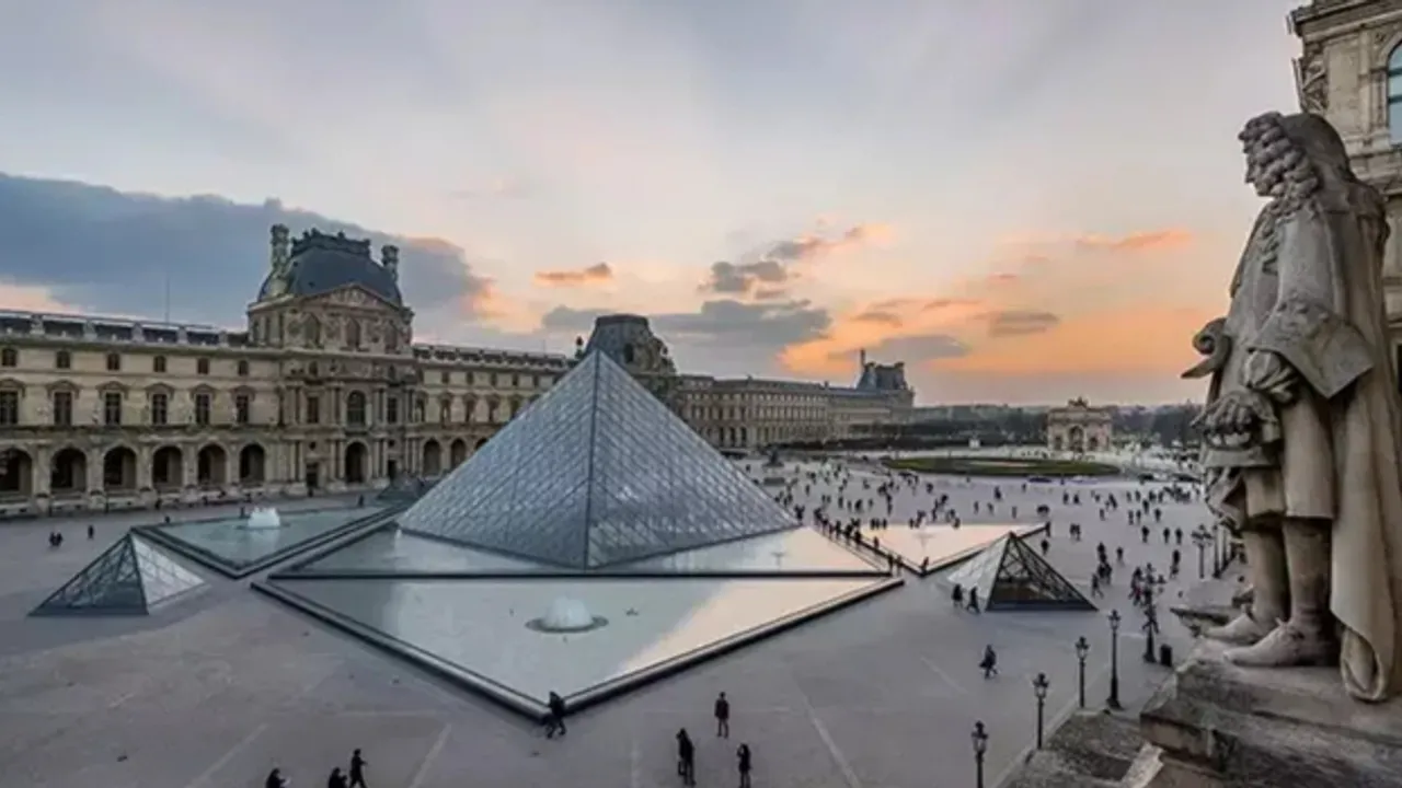 PARİS'TEKİ LOUVRE MÜZESİ'NDE SOYGUN