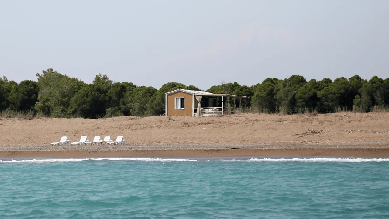 TURİZMİN BAŞKENTİNDEKİ DOĞA HARİKASINA 'SAHİLKONDU'