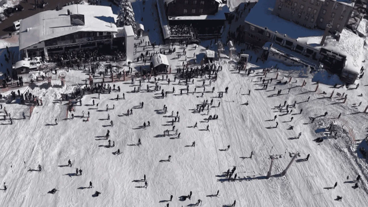 ULUDAĞ’DA SÖMESTİR YOĞUNLUĞU: 230 BİN TATİLCİ AĞIRLANDI