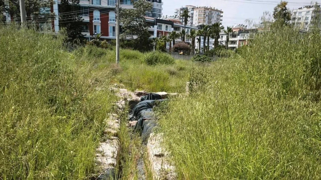 VİLLA İZNİ VERİLEN ARAZİDE 8 ROMA MEZARI BULUNDU, SİT ALANI İLAN EDİLDİ