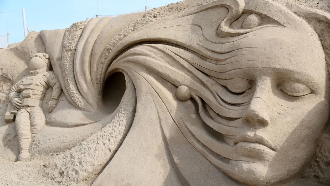 LARA SAHİLİNDE 200 ESERLE ULUSLARARASI ANTALYA KUM HEYKEL FESTİVALİ