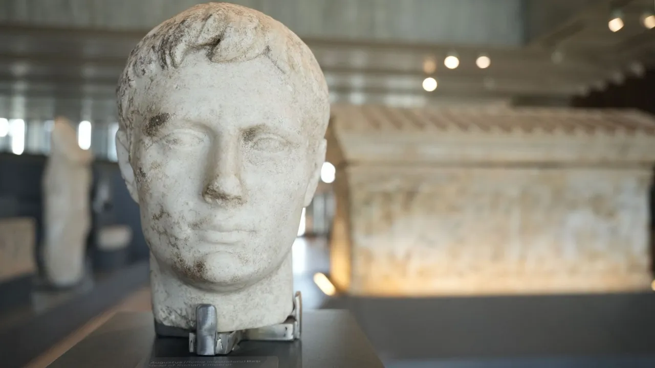 TROYA ESERLERİ KOLEZYUM’DA DÜNYA SAHNESİNE ÇIKIYOR