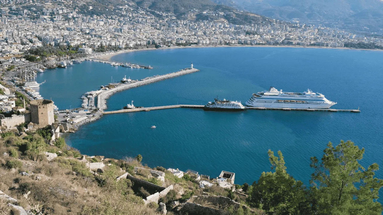 PANDEMİ ÇÖKÜŞÜNDEN SIÇRAYIŞA: ALANYA'DA KRUVAZİYER TURİZMİ