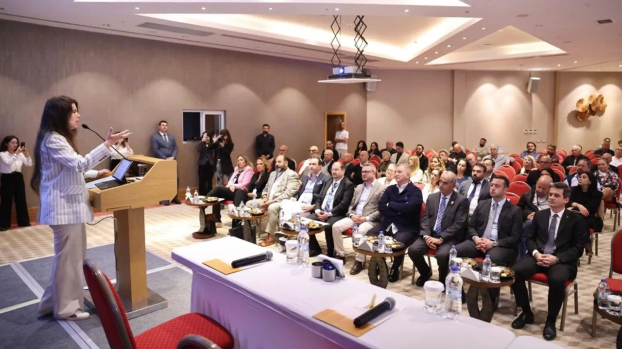 ÇEŞME TURİZM ZİRVESİ SEKTÖR TEMSİLCİLERİNİ BULUŞTURDU