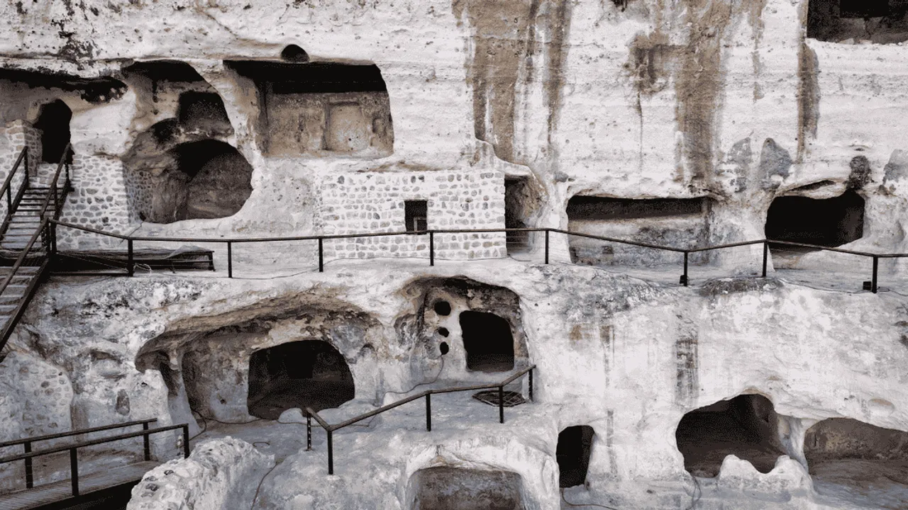 HASANKEYF'TE 5 BİN YILLIK MAĞARALAR TURİZME AÇILIYOR