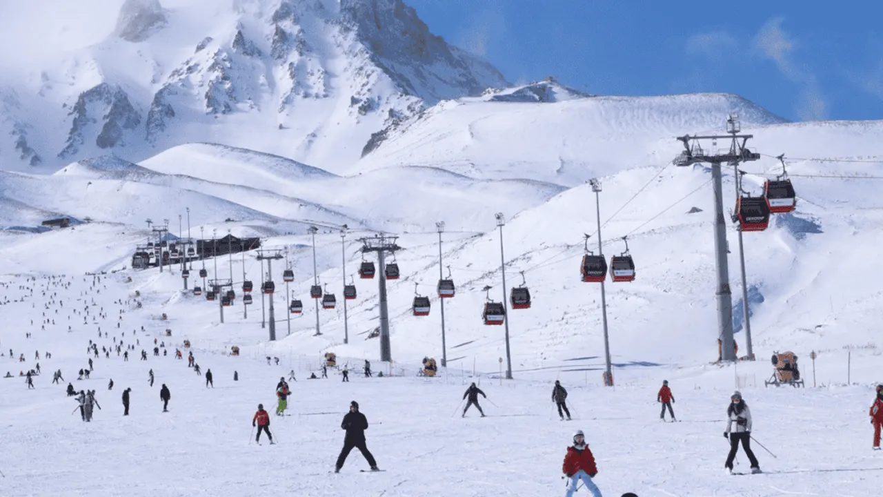 ERCİYES KAYAK MERKEZİ’NE 20 GÜNDE 550 BİN ZİYARETÇİ