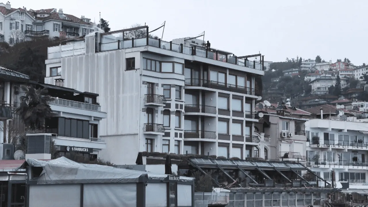 BEBEK OTEL’DE KAÇAK YAPILAR İÇİN YIKIM BAŞLADI