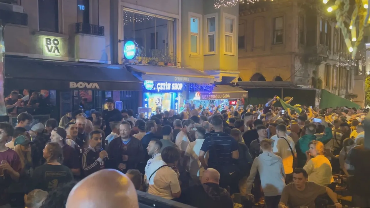 UEFA AVRUPA LİGİ FİNALİ ÖNCESİ İSTANBUL’DA RENKLİ GÖRÜNTÜLER