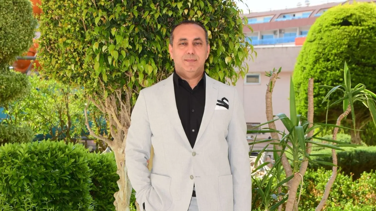 MEHMET ESLEK: “OTELCİLİK MASA BAŞINDA DEĞİL, SAHADA YÖNETİLİR”