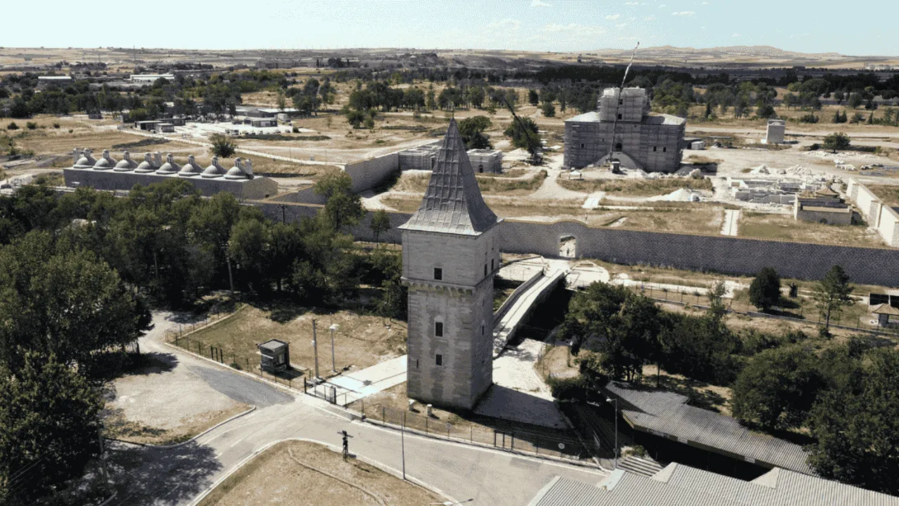 EDİRNE SARAYI KAZILARINDA ASKERLERE AİT TOPLU MEZARLAR BULUNDU