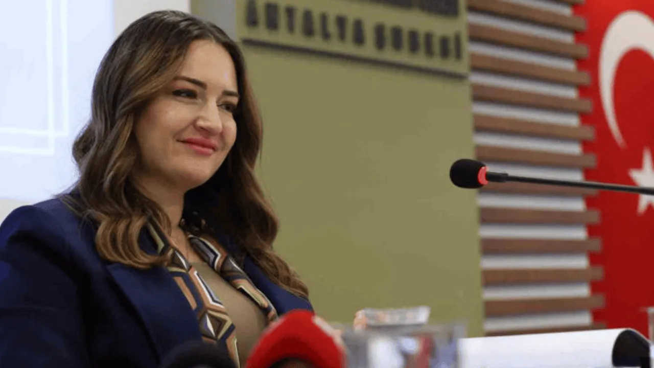 BÜŞRA ÖZDEMİR YAZDI: BU GÜZEL ŞEHİR, DÜNYA TURİZMİNİN PARLAYAN YILDIZI OLMAYA DEVAM EDECEK