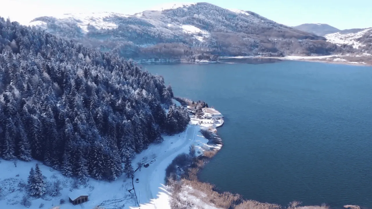 ABANT'TA KIŞ GÜZELLİĞİ HAVADAN GÖRÜNTÜLENDİ