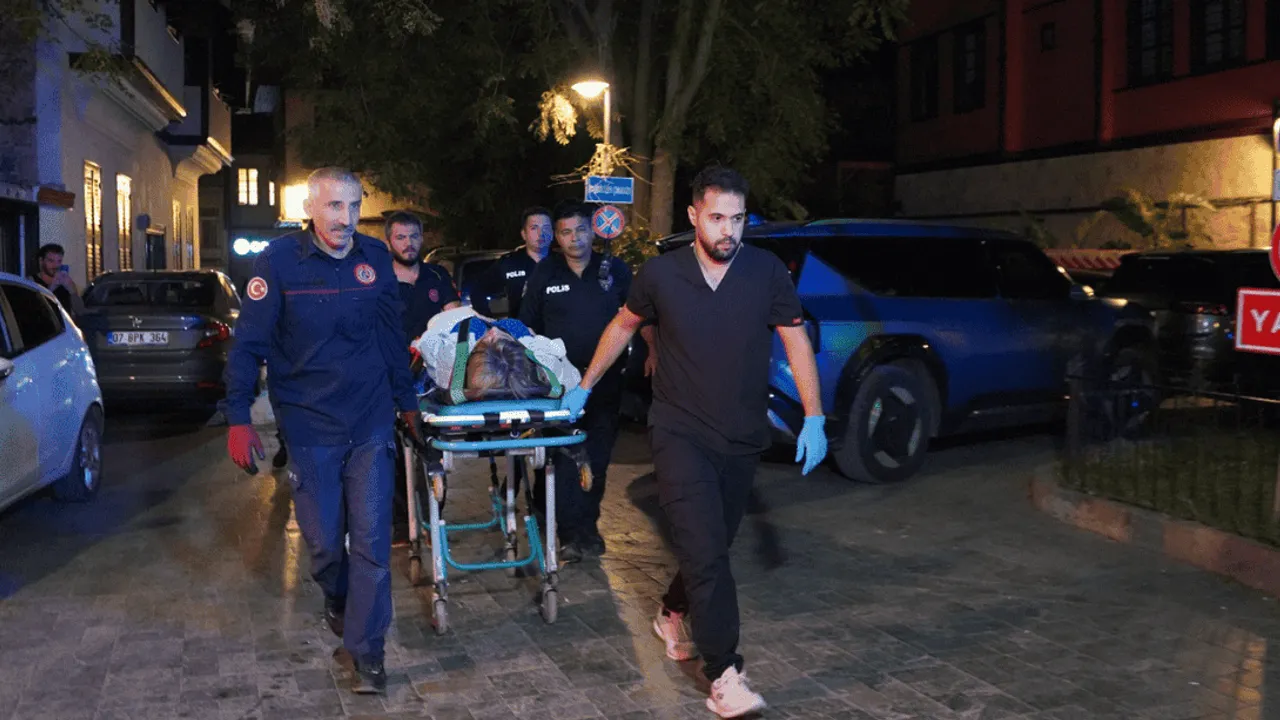 RUS TURİST KALEİÇİ'NDE 4 METRELİK ÇUKURA DÜŞTÜ