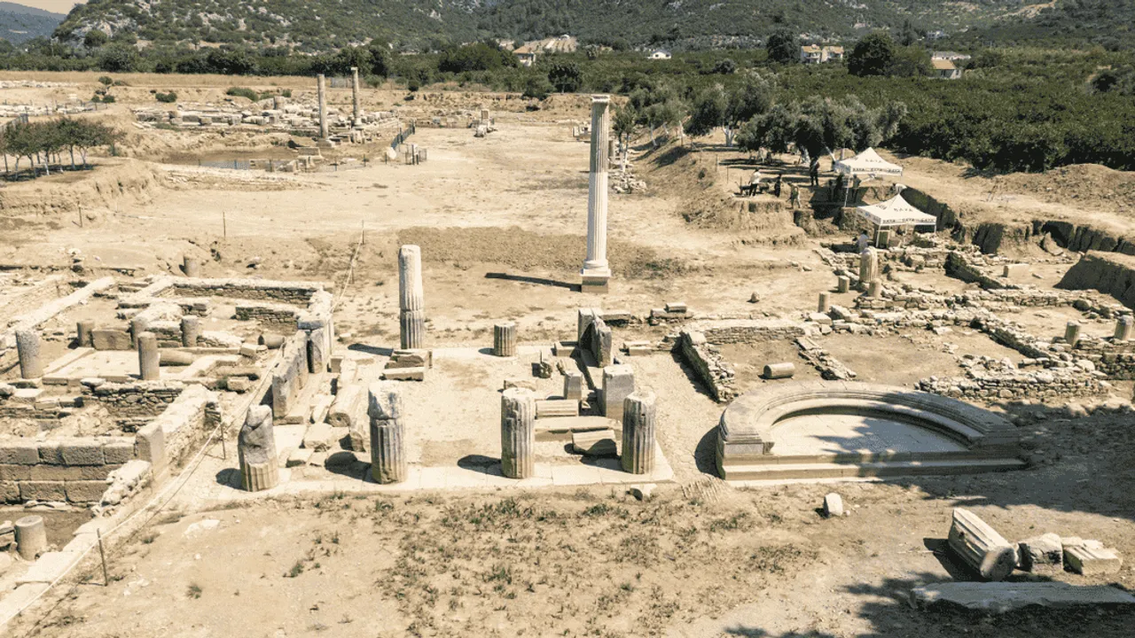 İZMİR'DE KLAROS KAZILARI SÜRÜYOR