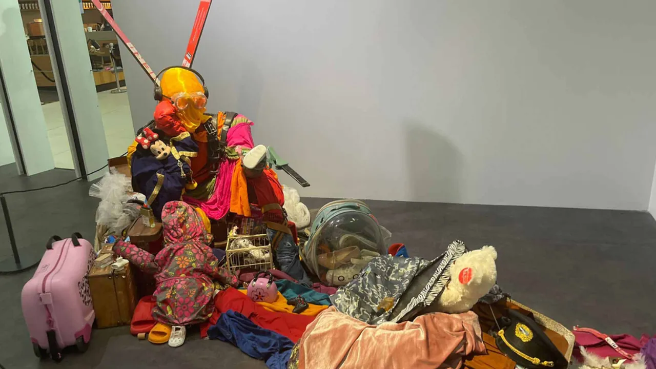 BEYAZIT ÖZTÜRK’TEN İSTANBUL HAVALİMANI’NDA “UNUTULAN EŞYALAR” SERGİSİ