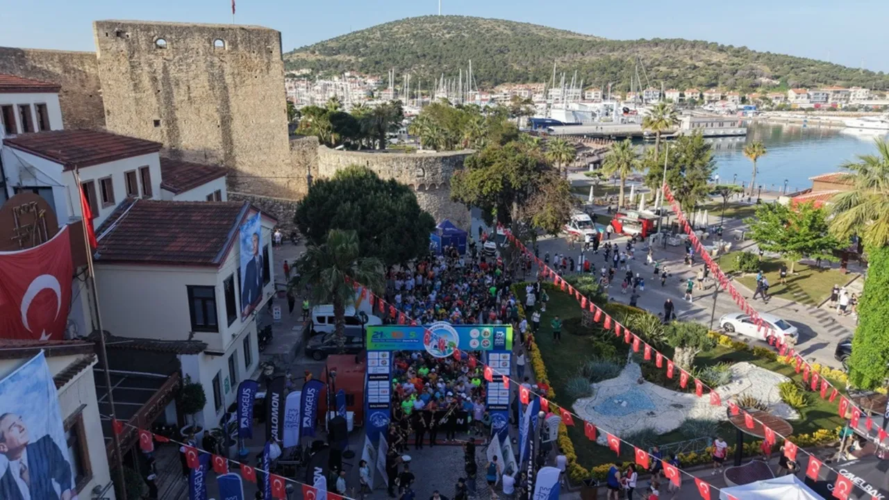 SALOMON ÇEŞME YARI MARATONU’NDA 43 ÜLKEDEN 3 BİN 450 SPORCU YARIŞTI
