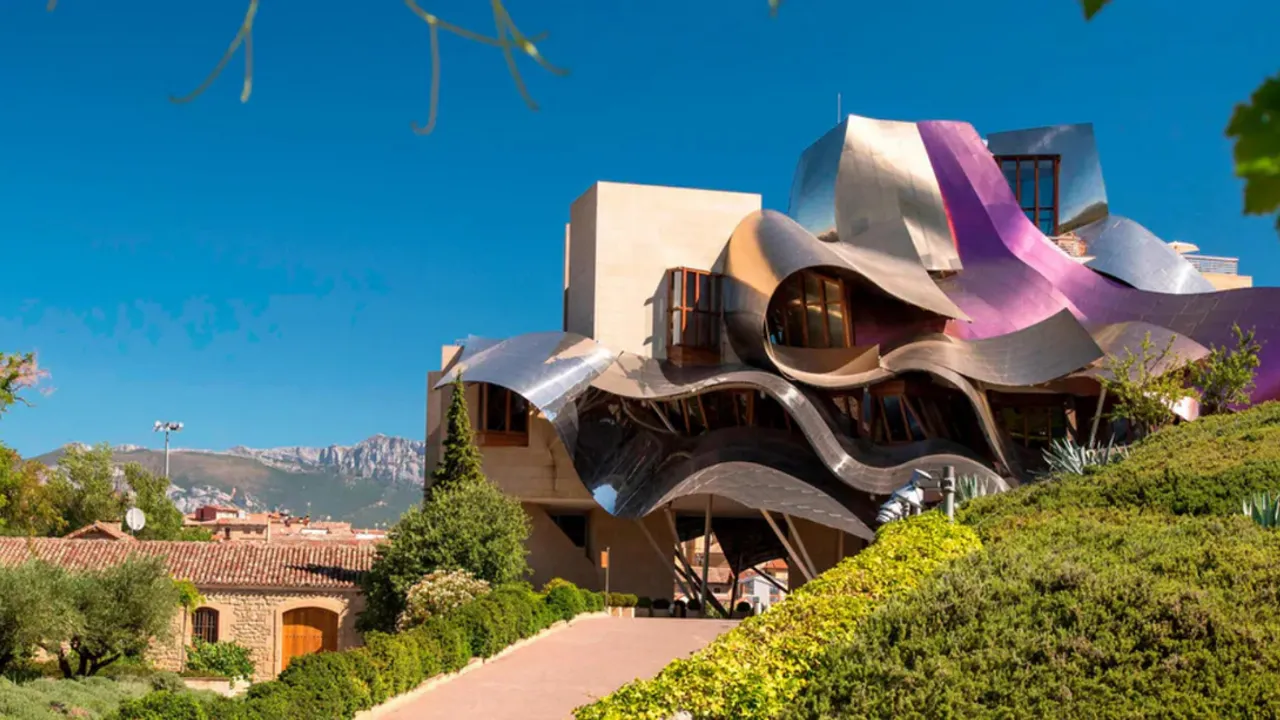 KONAKLAMADAN DENEYİME: SINIRLARI ZORLAYAN OTEL KONSEPTLERİ