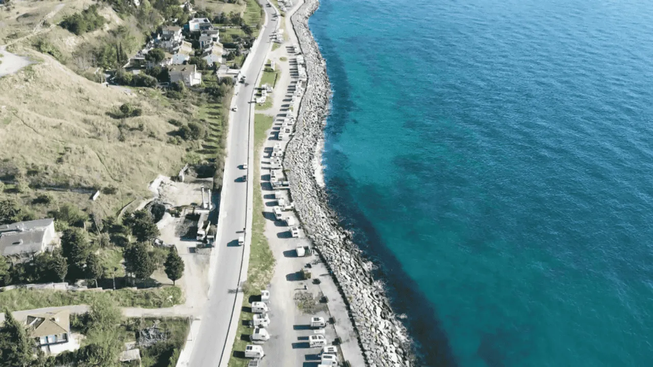 BEYLİKDÜZÜ'NDE SAHİL ŞERİDİ KARAVAN PARKINA DÖNDÜ
