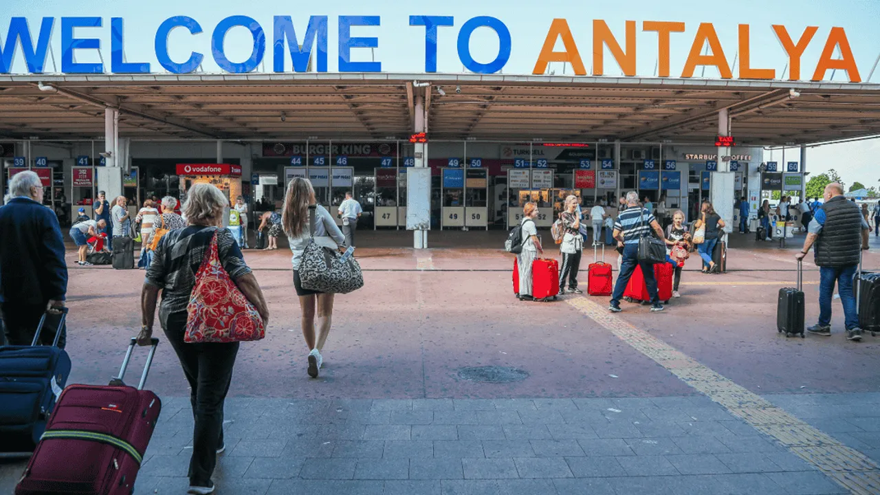 ANTALYA TURİZMİNDE İNGİLTERE VE POLONYA RÜZGARI